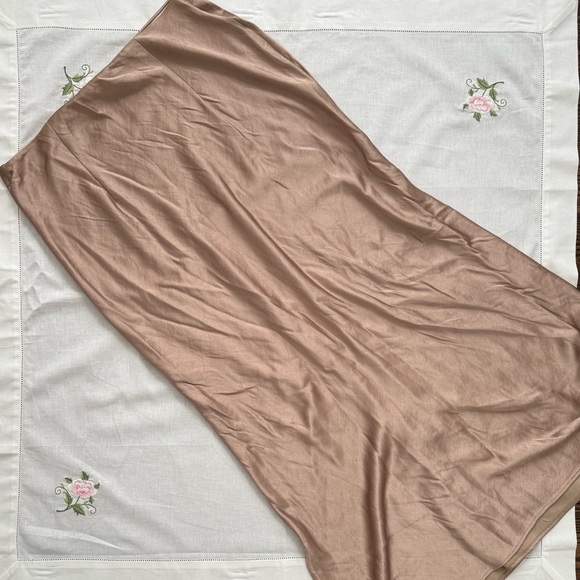 Madewell champagne/gold satin maxi slip skirt size 6 with slit - Picture 8 of 10